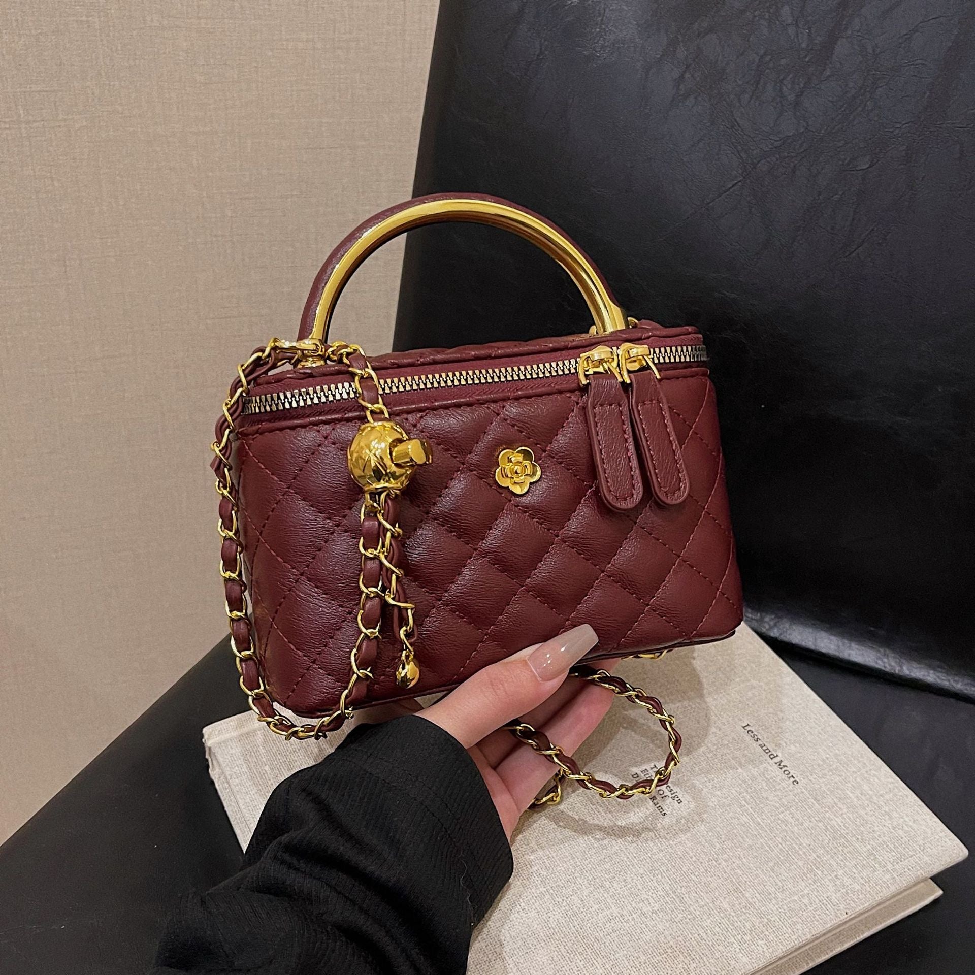 Bolso Mini, Elegante Acolchado con Cadena Dorada