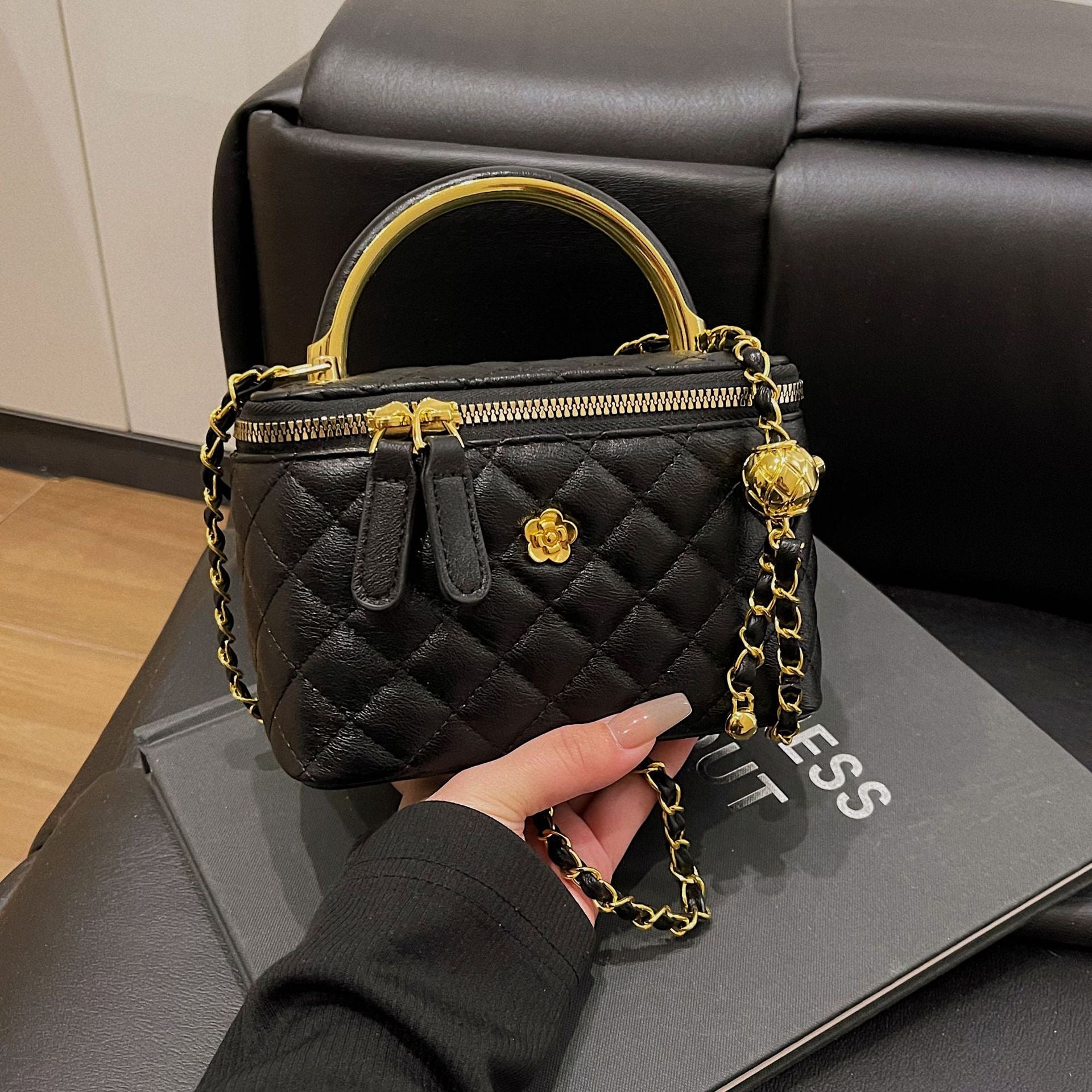 Bolso Mini, Elegante Acolchado con Cadena Dorada