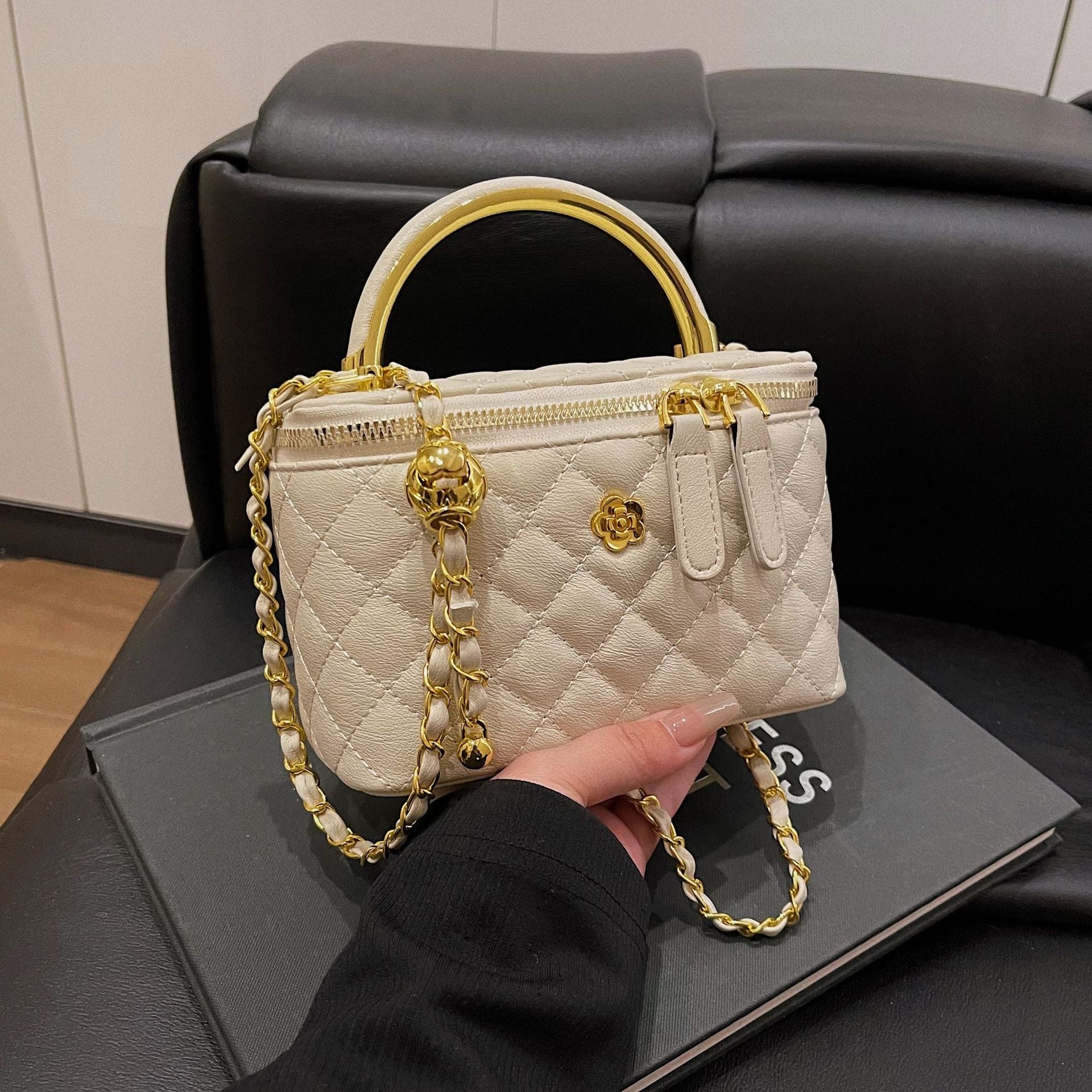 Bolso Mini, Elegante Acolchado con Cadena Dorada