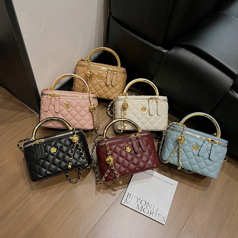 Bolso Mini, Elegante Acolchado con Cadena Dorada